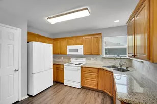 1040 Vinewood Ave, Burleson, TX 76028 - Photo 10