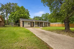 407 York St, Lindale, TX 75771 - Photo 2