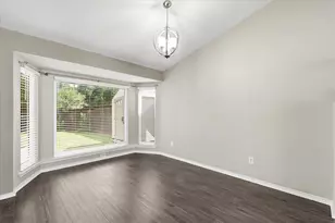 2110 Lansdown Dr, Carrollton, TX 75010 - Photo 10