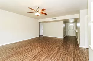 2918 Rayswood Dr, Carrollton, TX 75007 - Photo 2