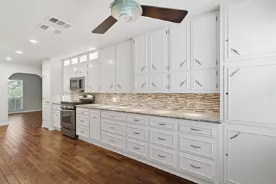 1209 Southwood Drive, Woodway, TX 76712 - Photo 10