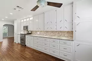 1209 Southwood Dr, Woodway, TX 76712 - Photo 10