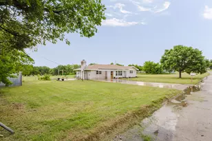 902 Fannin St, Nocona, TX 76255 - Photo 2