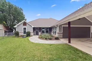 4511 Wildwood Cir, Granbury, TX 76049 - Photo 4
