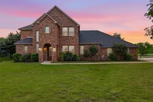 160 Kelly Dr, Waxahachie, TX 75167 - Photo 1