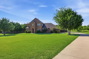 160 Kelly Dr, Waxahachie, TX 75167 - Photo 2