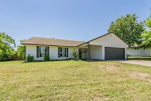 2034 Cedarwood Dr, Carrollton, TX 75007 - Photo 2