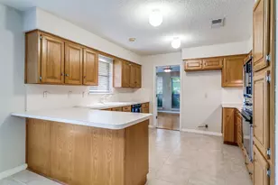2818 N Creekwood Dr, Grapevine, TX 76051 - Photo 8
