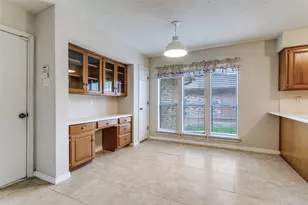 2818 N Creekwood Dr, Grapevine, TX 76051 - Photo 10