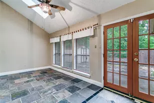 2818 N Creekwood Dr, Grapevine, TX 76051 - Photo 16