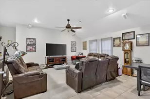 612 Cranbrook Dr, Fort Worth, TX 76131 - Photo 2