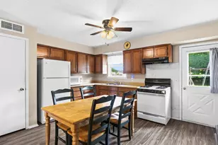 209 W Huffman St, Krum, TX 76249 - Photo 8