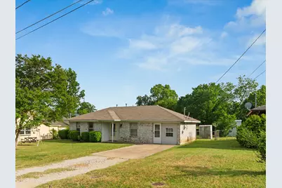 209 W Huffman Street, Krum, TX 76249 - Photo 2