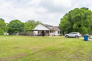 306 Owens St, Bridgeport, TX 76426 - Photo 4