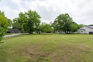 306 Owens St, Bridgeport, TX 76426 - Photo 12