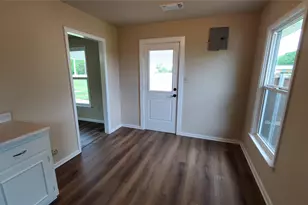 1237 S Waco St, Van Alstyne, TX 75495 - Photo 4