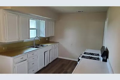 1237 S Waco Street, Van Alstyne, TX 75495 - Photo 2