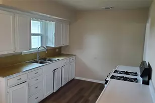 1237 S Waco St, Van Alstyne, TX 75495 - Photo 2