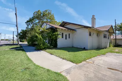 916 E Hubbard Street, Mineral Wells, TX 76067 - Photo 2