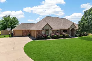 1035 Highland Rd, Cleburne, TX 76033 - Photo 2