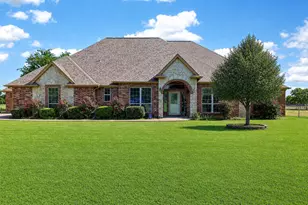 1035 Highland Rd, Cleburne, TX 76033 - Photo 1