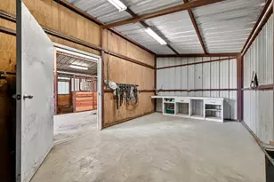 1035 Highland Rd, Cleburne, TX 76033 - Photo 32