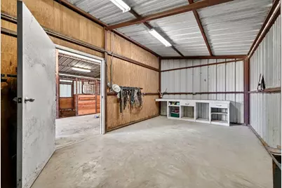 1035 Highland Road, Cleburne, TX 76033 - Photo 32
