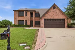 217 Sunset Oaks Dr, Fort Worth, TX 76112 - Photo 1