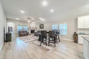 1048 Pinnacle Breeze Dr, Fort Worth, TX 76052 - Photo 6