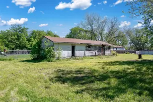 832 Cherry St, Wolfe City, TX 75496 - Photo 24