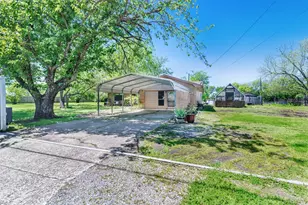 832 Cherry St, Wolfe City, TX 75496 - Photo 20