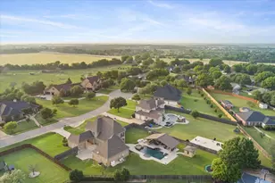 7 Lone Star Dr, Waco, TX 76708 - Photo 4