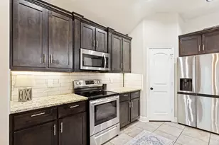 604 Hummingbird, Crowley, TX 76036 - Photo 10