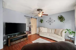609 Columbine Ln, Grand Prairie, TX 75052 - Photo 6