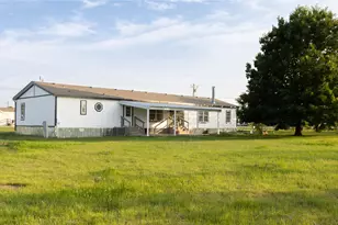 135 Paint Ct, Stephenville, TX 76401 - Photo 4