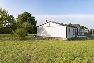 135 Paint Ct, Stephenville, TX 76401 - Photo 2