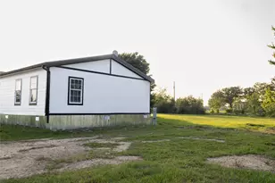 135 Paint Ct, Stephenville, TX 76401 - Photo 10