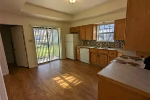 212 Lanham Ct, White Settlement, TX 76108 - Photo 4