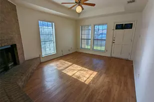 212 Lanham Ct, White Settlement, TX 76108 - Photo 2