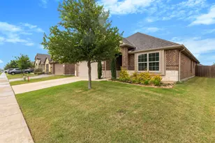 110 Garden Grove Dr, Waxahachie, TX 75165 - Photo 2