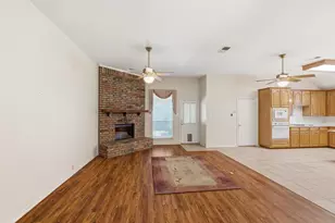1213 Holly Hill Dr, Grand Prairie, TX 75052 - Photo 16