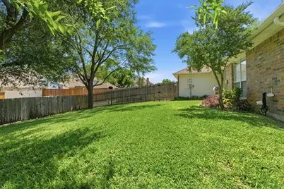 1213 Holly Hill Drive, Grand Prairie, TX 75052 - Photo 32