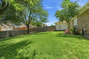 1213 Holly Hill Dr, Grand Prairie, TX 75052 - Photo 32