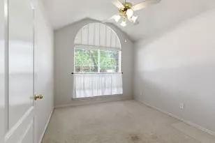 1213 Holly Hill Dr, Grand Prairie, TX 75052 - Photo 26