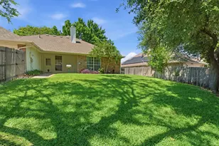 1213 Holly Hill Dr, Grand Prairie, TX 75052 - Photo 30