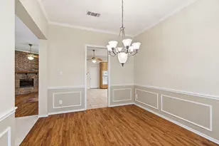 1213 Holly Hill Dr, Grand Prairie, TX 75052 - Photo 8