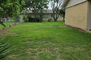 3126 Oak Hill Rd, Carrollton, TX 75007 - Photo 24