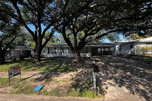 3008 Winfield Dr, Corsicana, TX 75110 - Photo 1