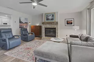 405 Torrey St, Granbury, TX 76048 - Photo 4