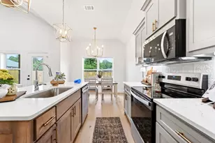 213 Central Park Ct, Athens, TX 75751 - Photo 10